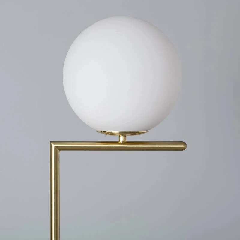 Lampadaire Doré Boule Blanche Design