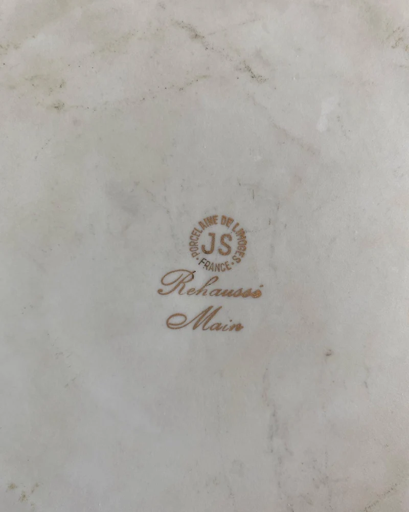Plat de service Porcelaine de limoges signée JS avec frise dorée