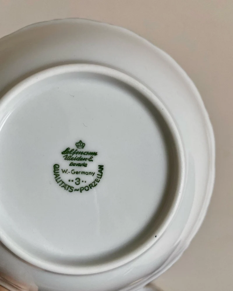 Coupelles en porcelaine de Bavaria blanches liseré doré.