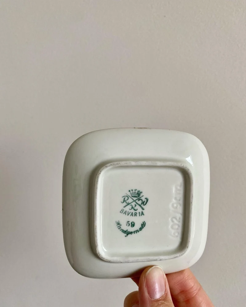 Assiette mini carrée bords arrondis Bavaria