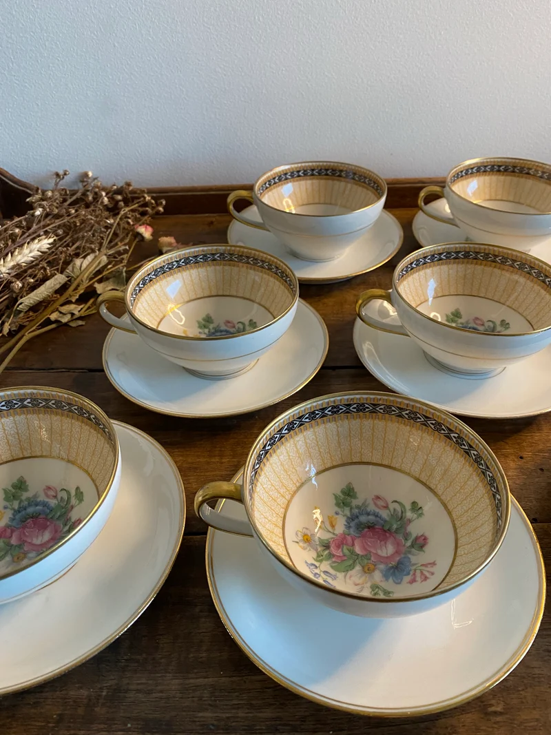 Service à café tasses fleuries Limoges