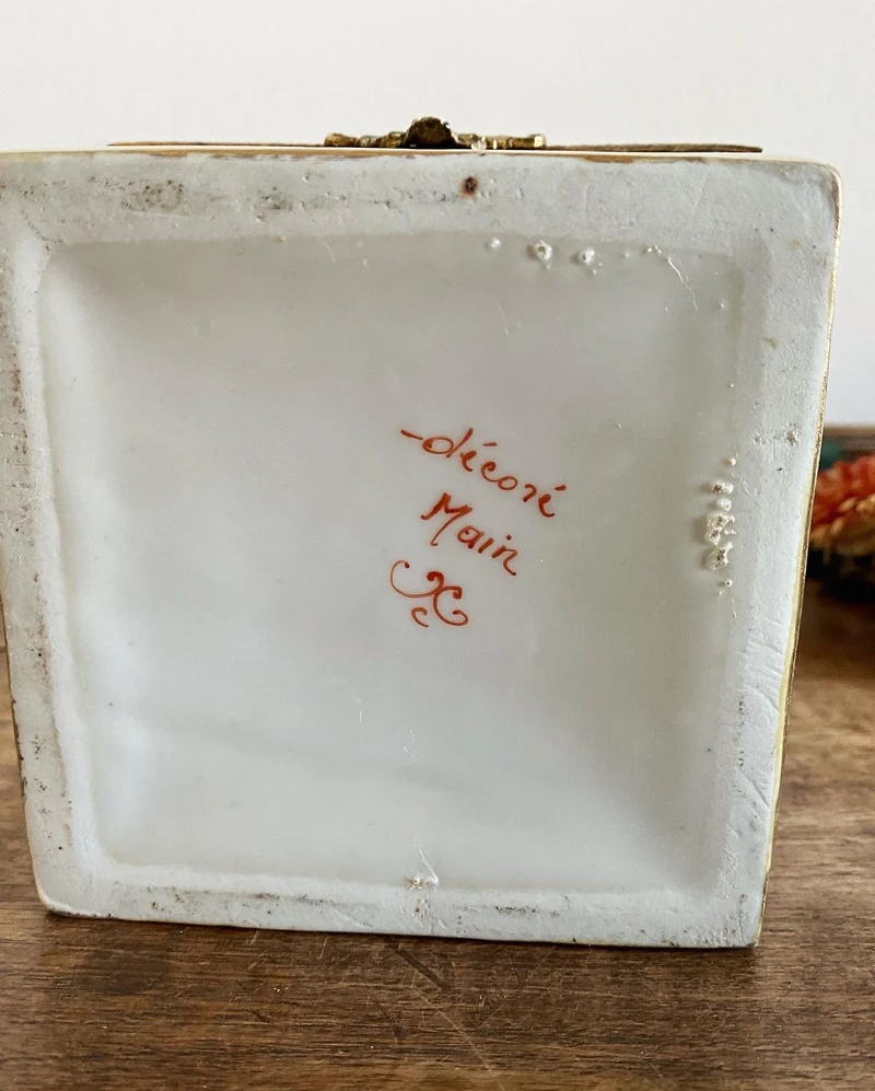 Boite à bijoux en porcelaine