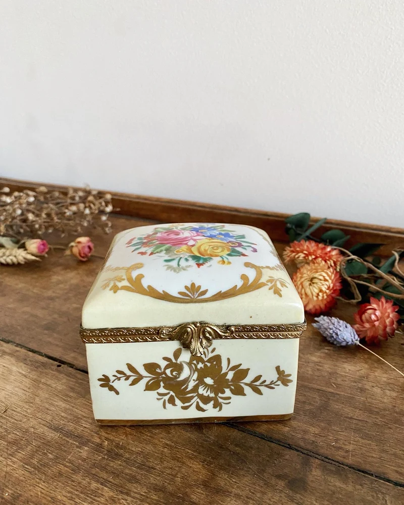 Boite à bijoux en porcelaine