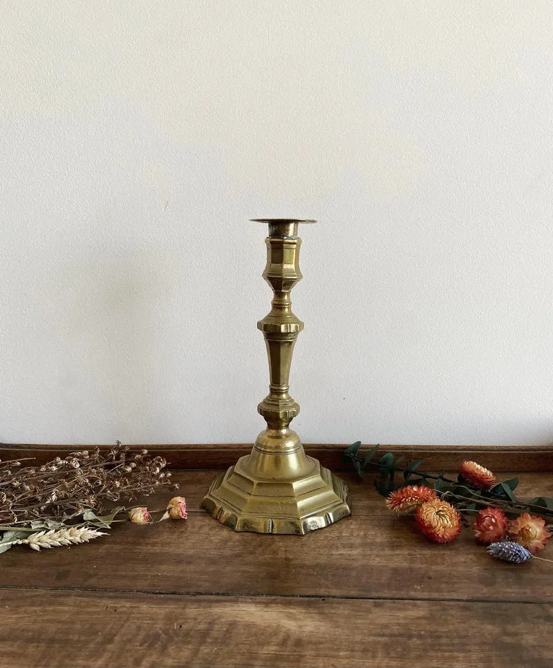 Bougeoir en métal doré avec base octogonale