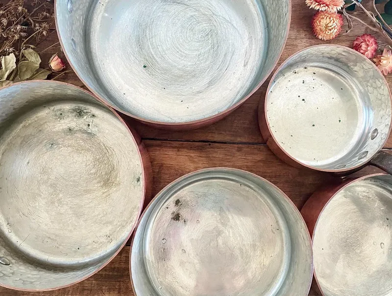 Casseroles vintage en cuivre martelé
