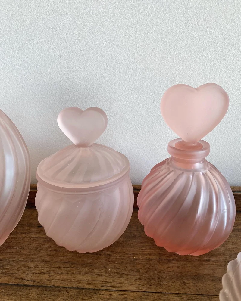 Ensemble de salle de bain en verre fumé rose torsadé