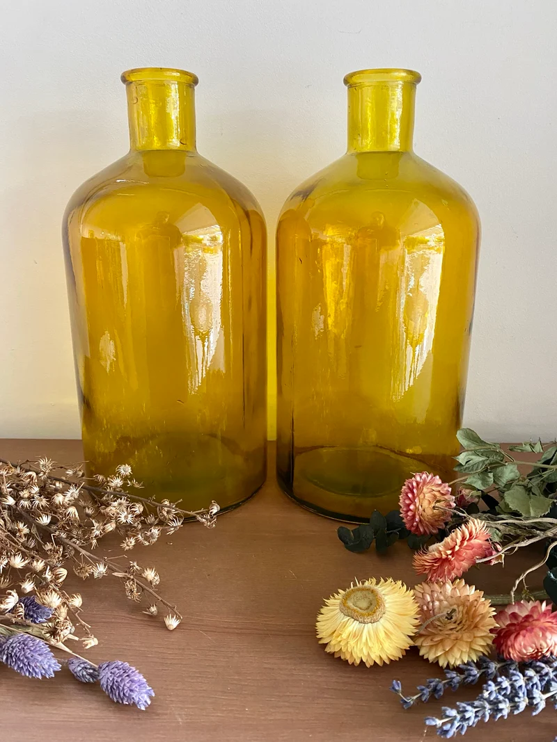 Grands flacons de pharmacie vintage couleur ambre