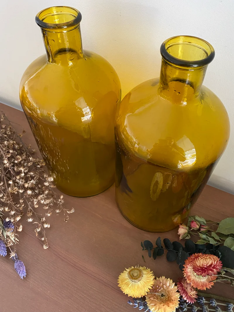 Grands flacons de pharmacie vintage couleur ambre