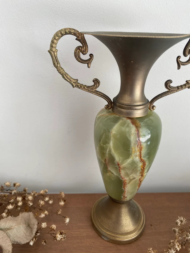 Amphore décorative, laiton et onyx
