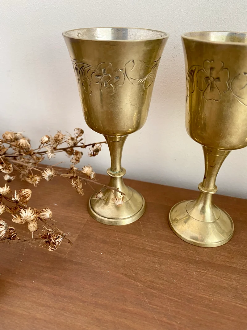 Petits verres à liqueur dorés