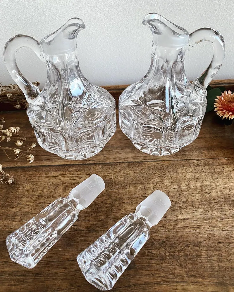 Flacons anciens en verre travaillé