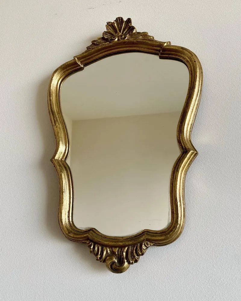 Miroir mural doré au style baroque