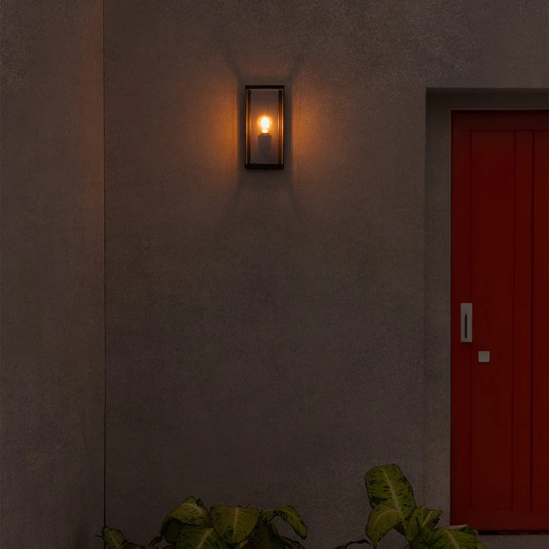 Lantern look outdoor wall lamp