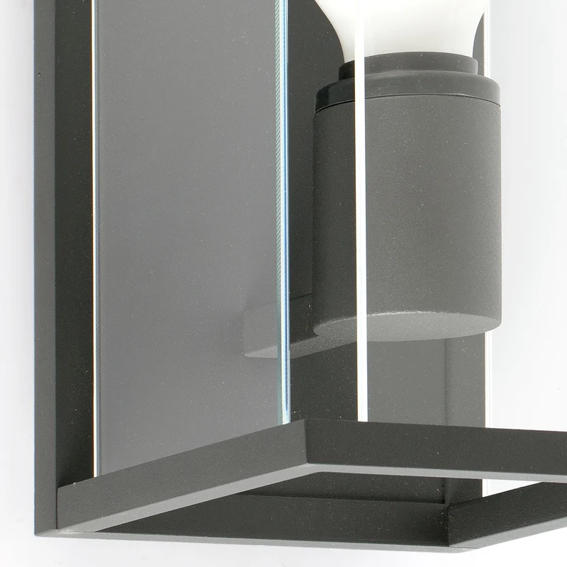 Lantern look outdoor wall lamp