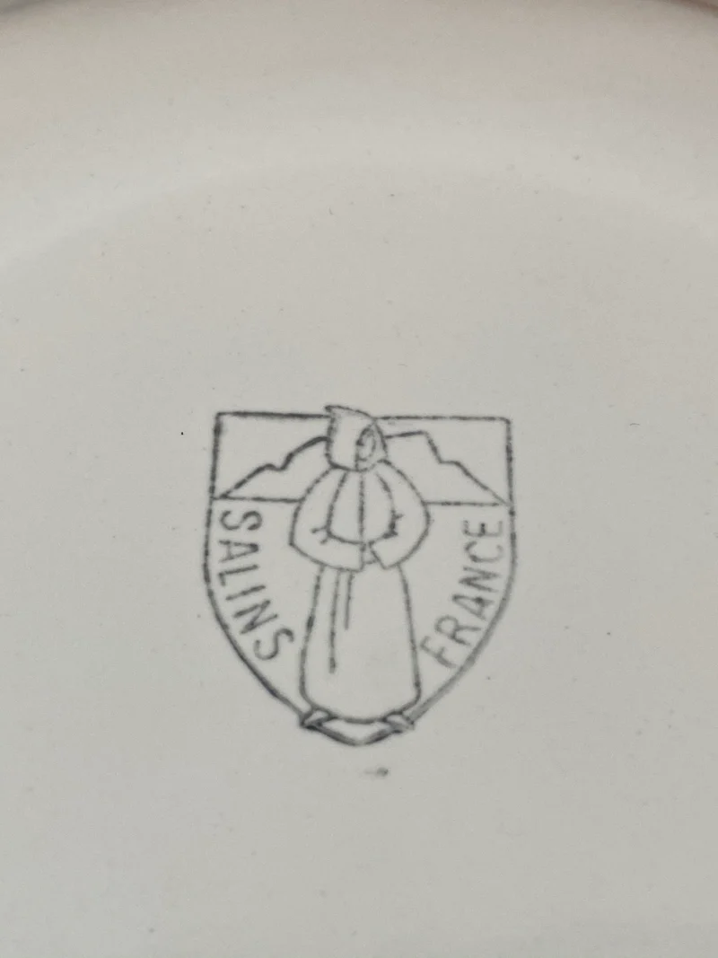 Assiettes vintage avec gravures dorées