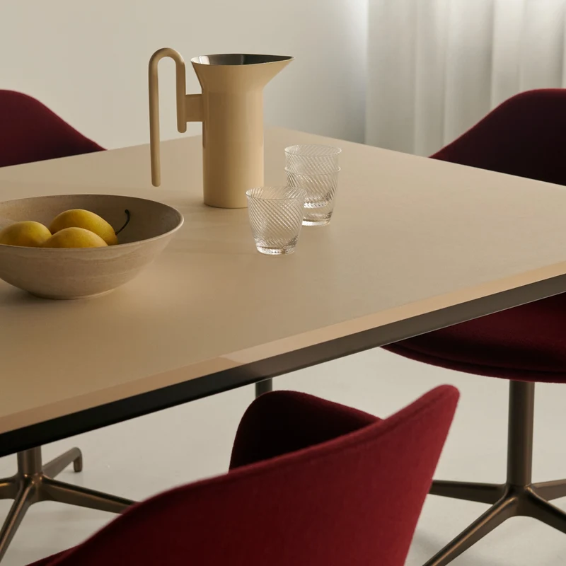 &Tradition Drip Dining Table HW60