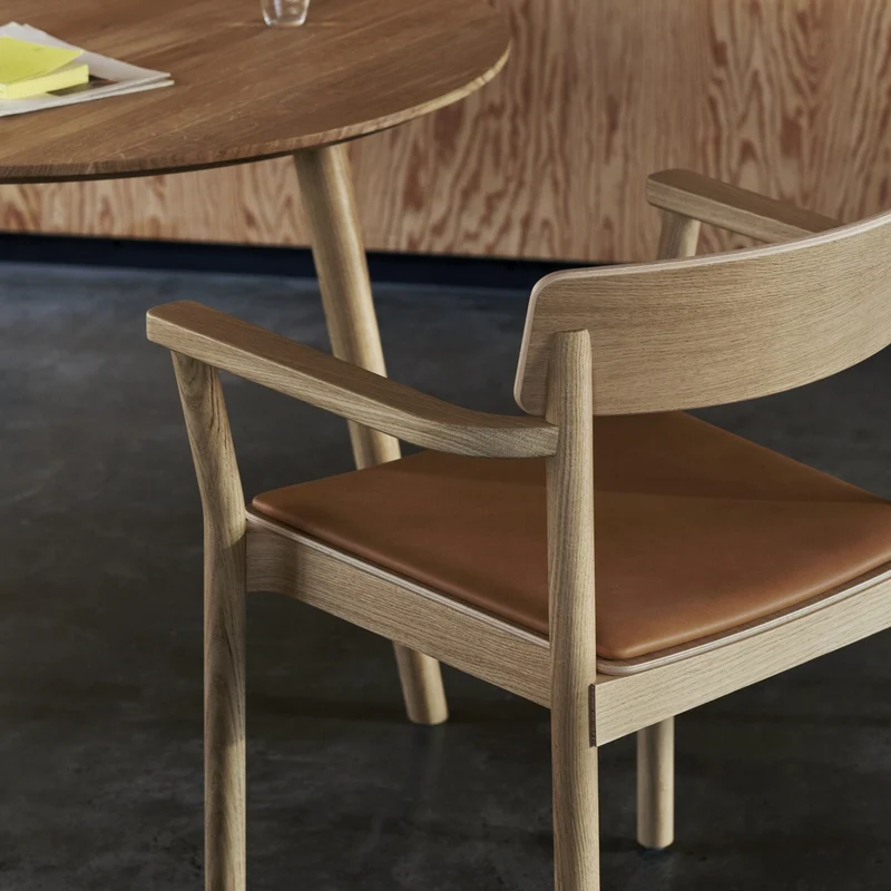 &Tradition In Between Bar Chair SK9
