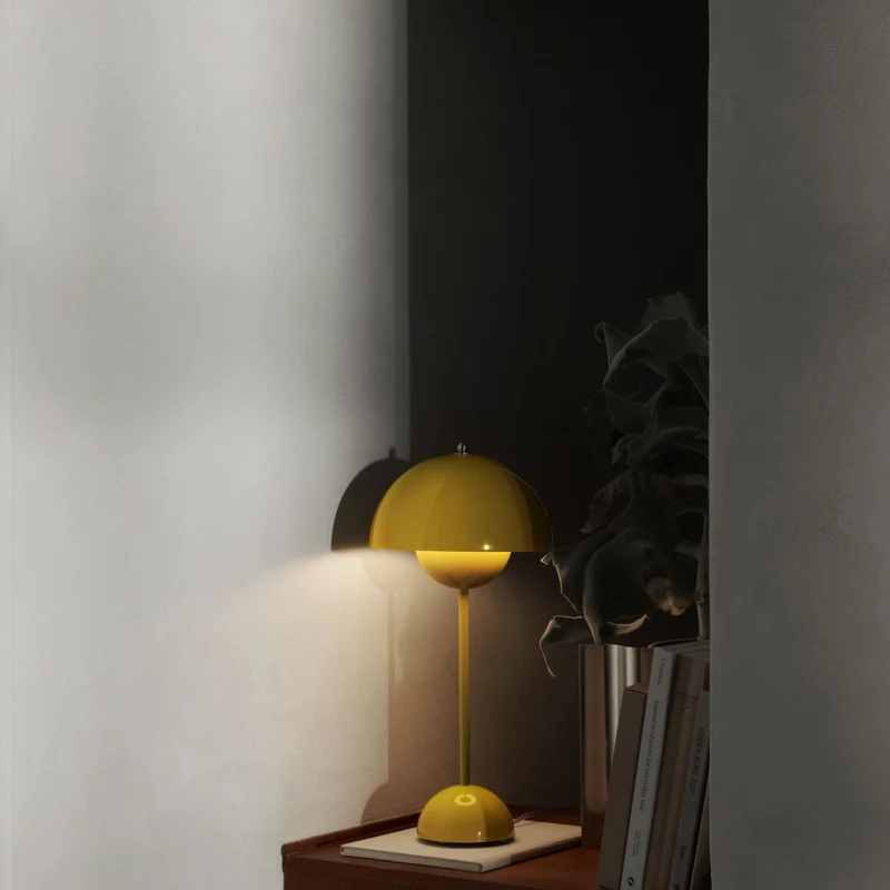 &Tradition Flowerpot VP3 Table Lamp
