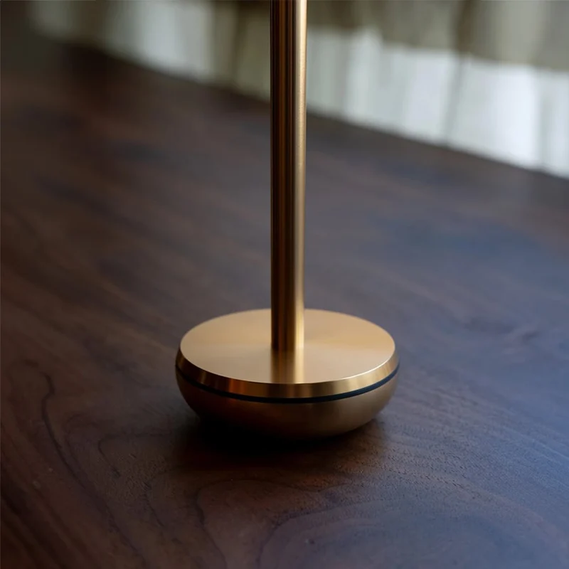 Humble Air Portable Lamp