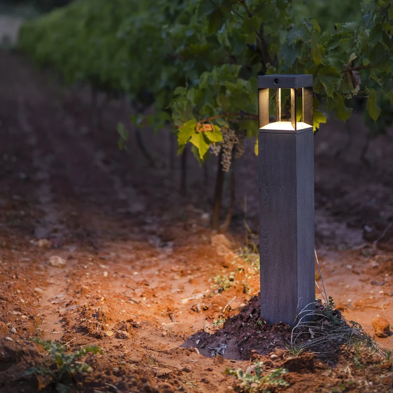 Les Jardins Teckalu Solar Bollard to fix or to pin