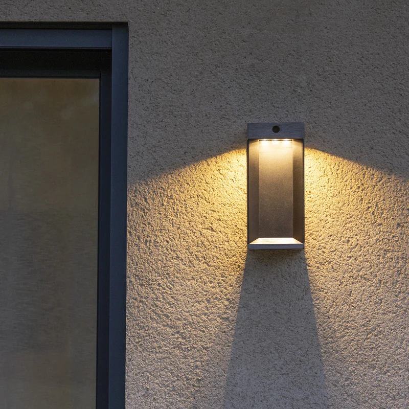 Les Jardins Teckalu Solar Wall Lamp