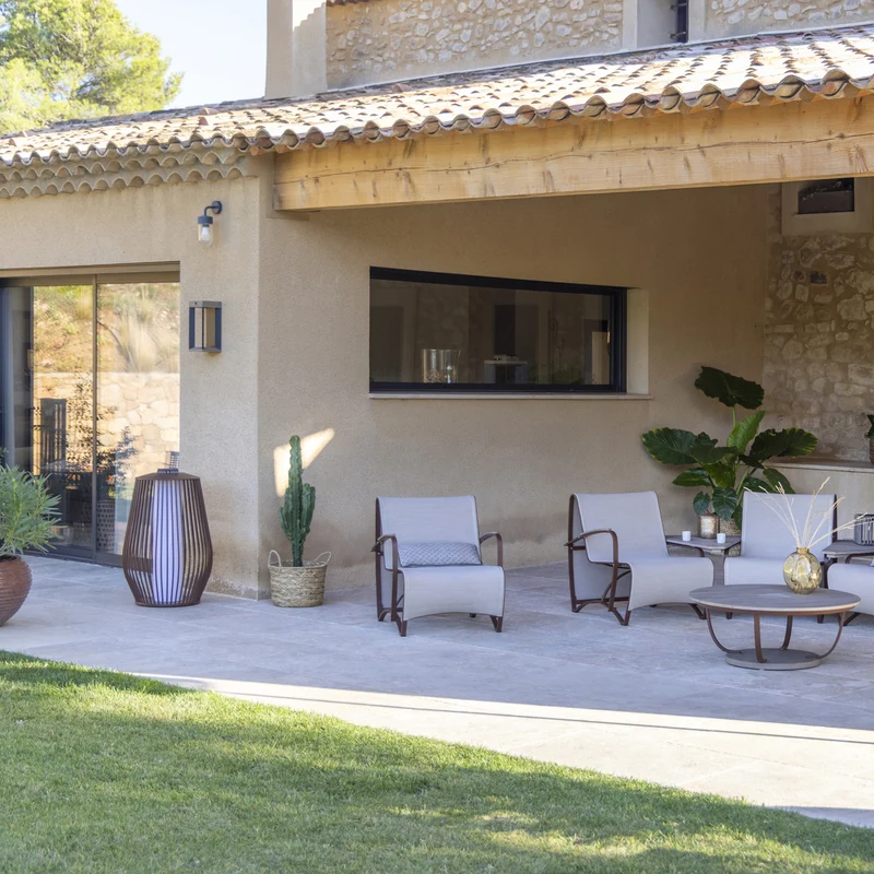 Les Jardins Teckalu Solar Wall Lamp