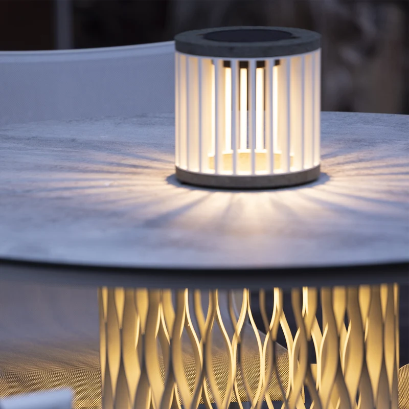 Les Jardins Halo Solar Lamp