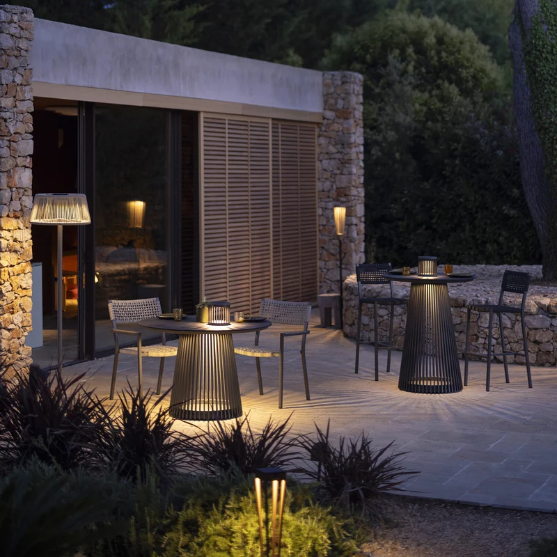 Les Jardins Halo Solar Lamp