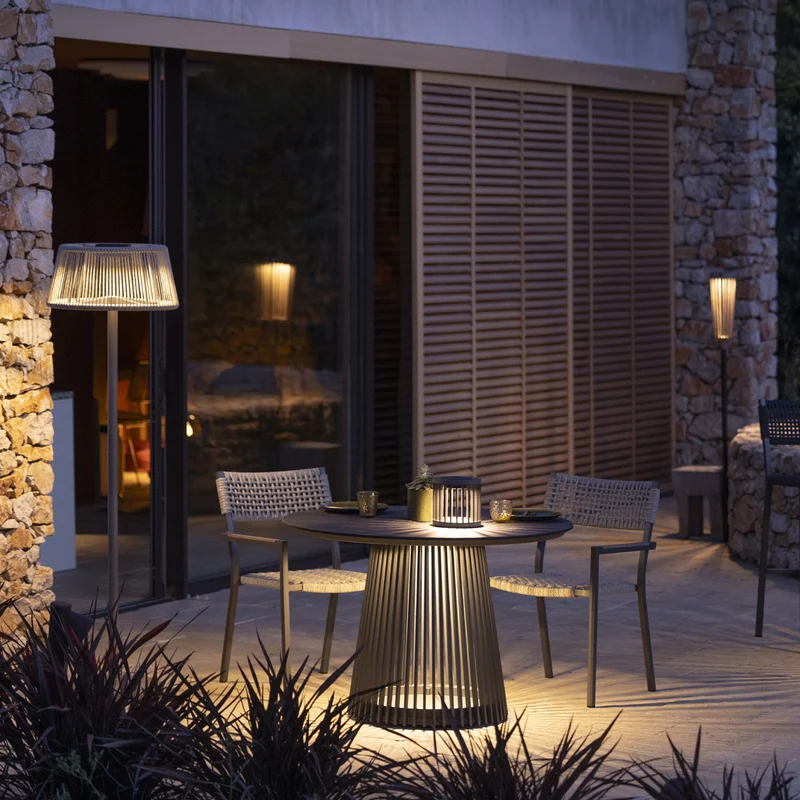 Les Jardins Halo Solar Lamp