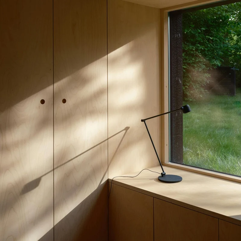 Wastberg W225 Ion Table Lamp
