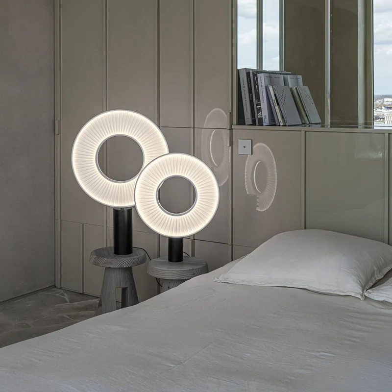 10 HEURES 10 Iris Table Lamp