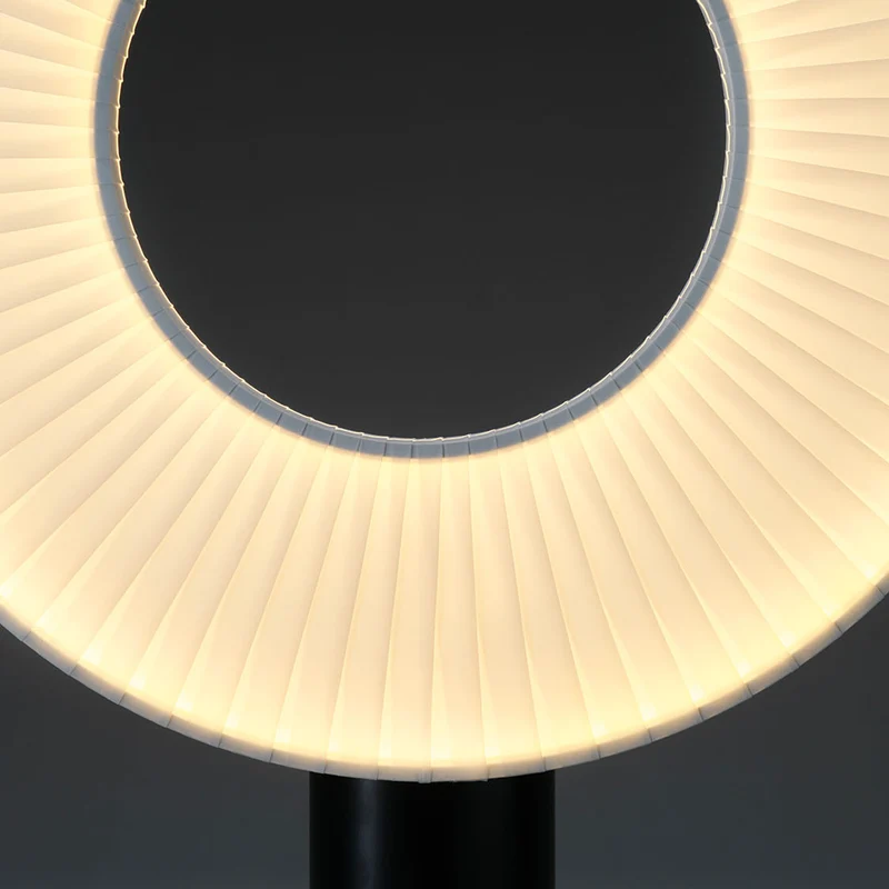 10 HEURES 10 Iris Table Lamp