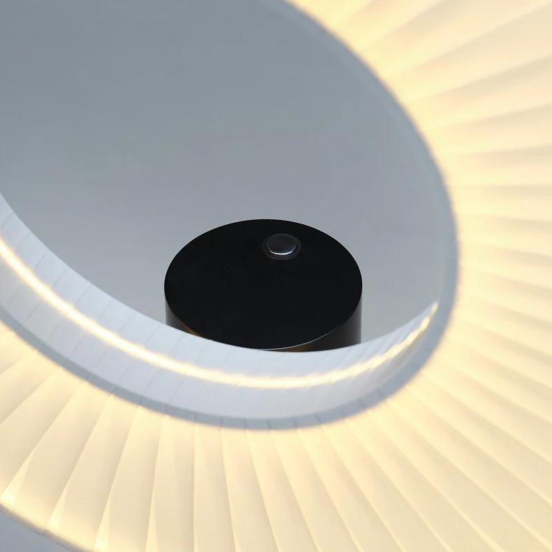 10 HEURES 10 Iris Table Lamp