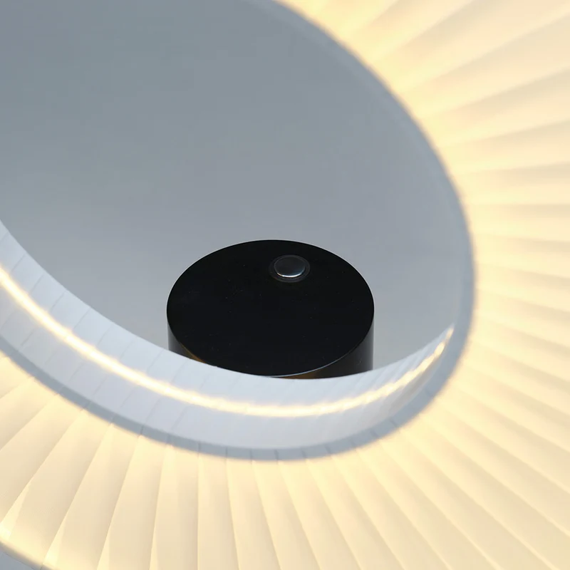 10 HEURES 10 Iris Table Lamp