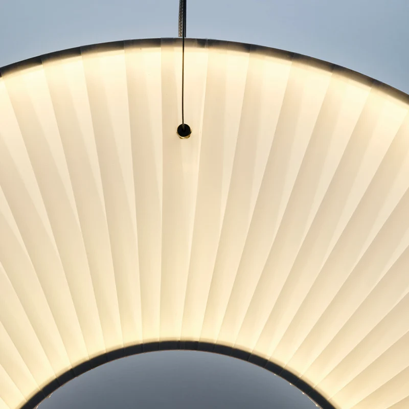 10 HEURES 10 Iris Vertical Pendant Lamp