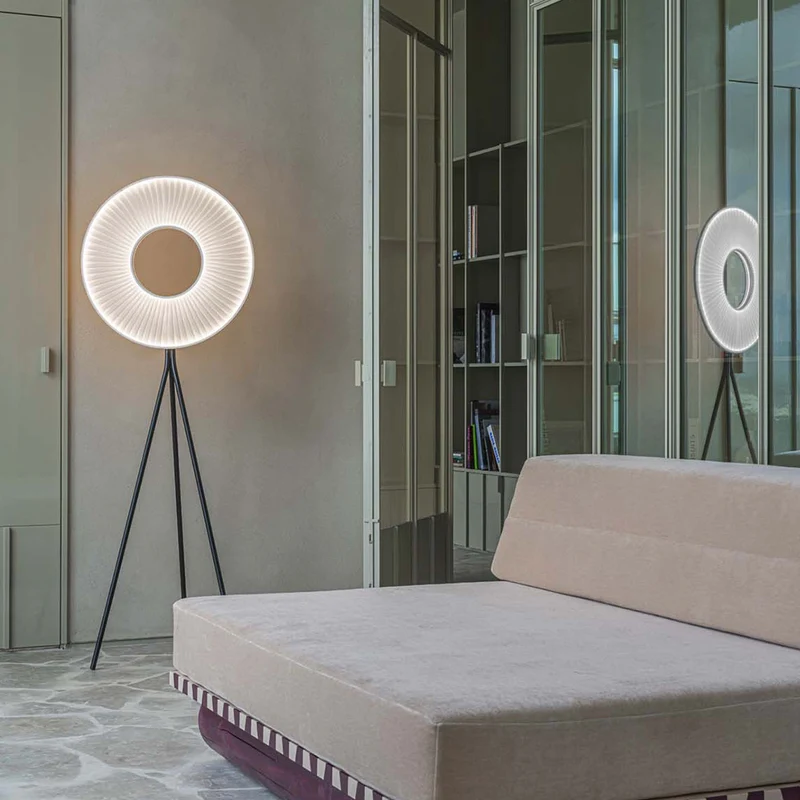 10 HEURES 10 Iris Tripod Floor Lamp