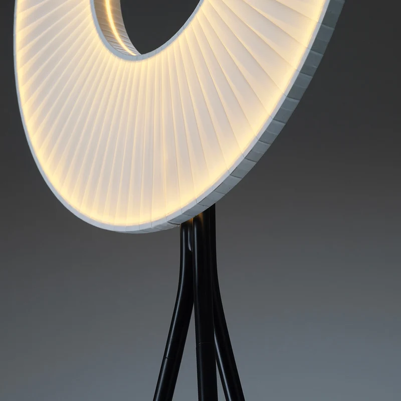 10 HEURES 10 Iris Tripod Floor Lamp