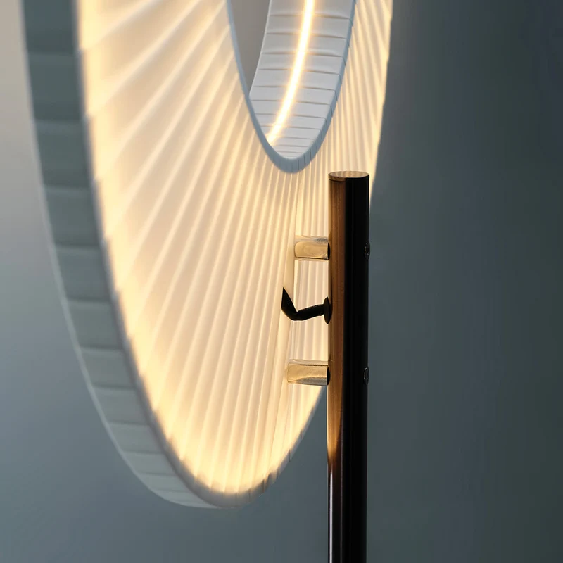 10 HEURES 10 Iris Totem Floor Lamp