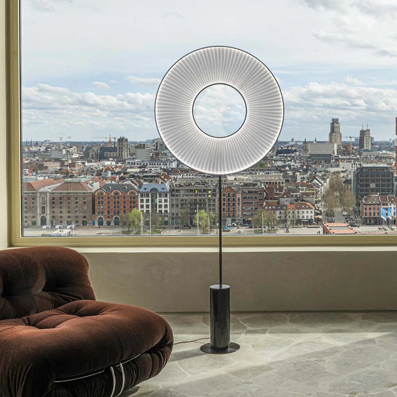 10 HEURES 10 Iris Totem Floor Lamp