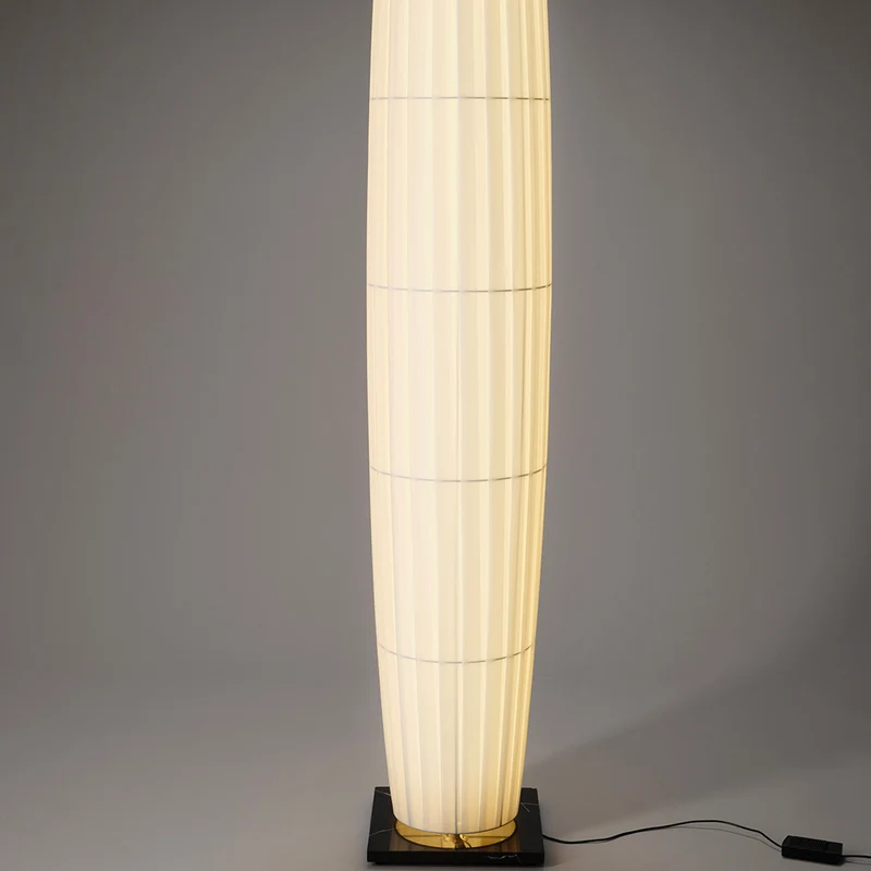 10 HEURES 10 Colonne Floor Lamp