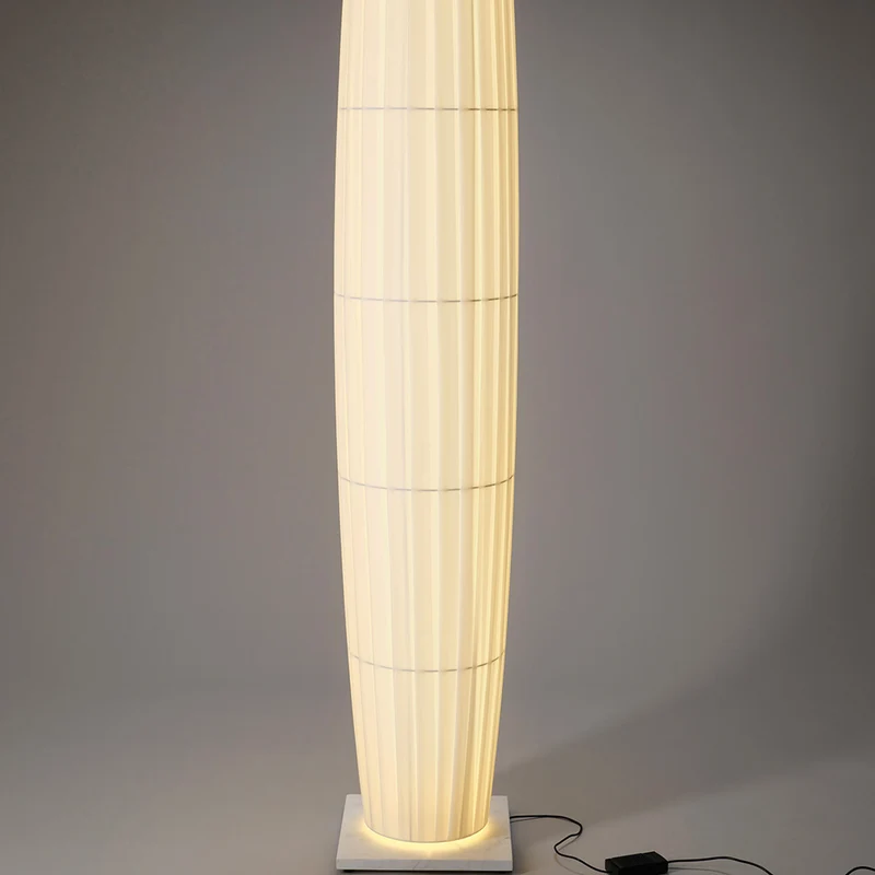 10 HEURES 10 Colonne Floor Lamp