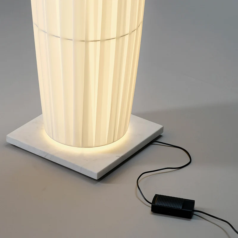10 HEURES 10 Colonne Floor Lamp