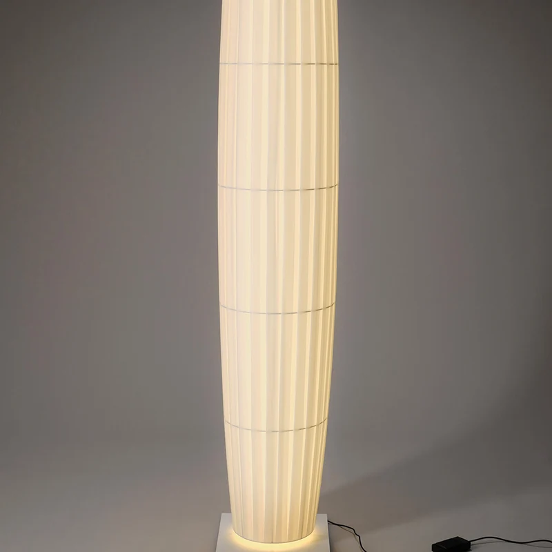 10 HEURES 10 Colonne Floor Lamp