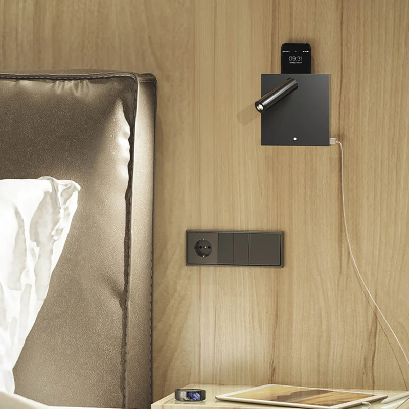 Beneito Faure Sweet Reading Light with 3 Charging Points
