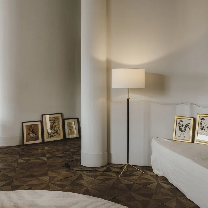 Santa & Cole Pie de Salón Floor Lamp