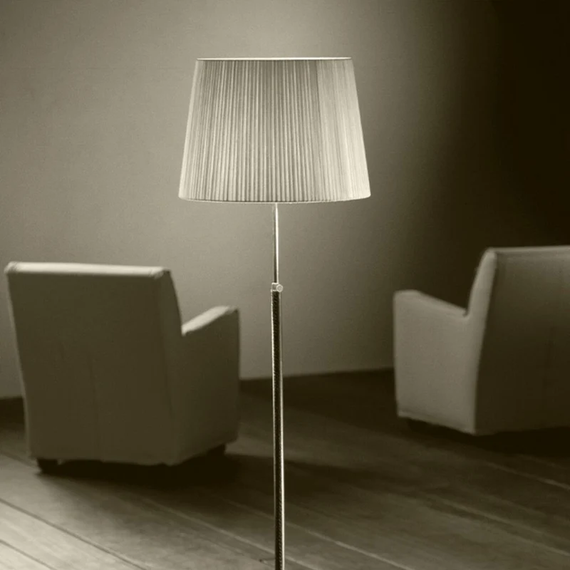 Santa & Cole Pie de Salón Floor Lamp