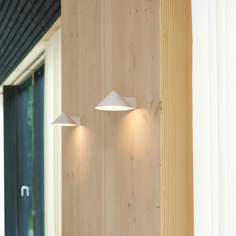Frandsen Grasp Wall Lamp