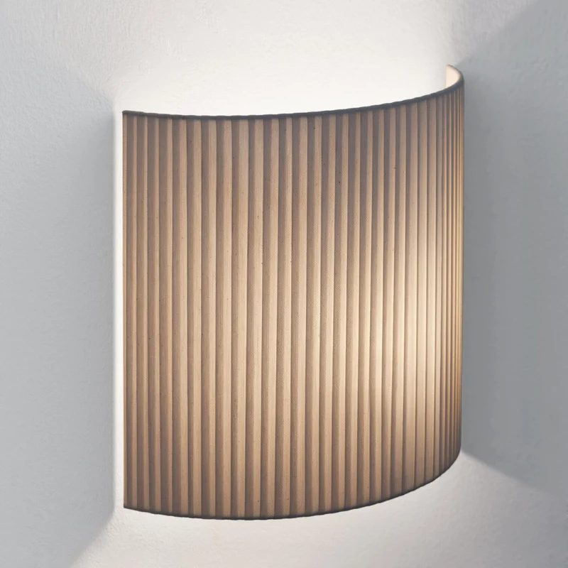 Santa & Cole Comodín Wall Lamp