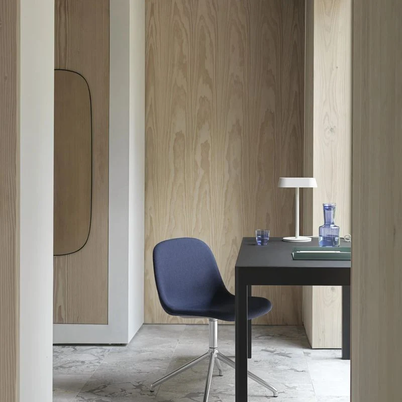 Muuto Linear Table Lamp