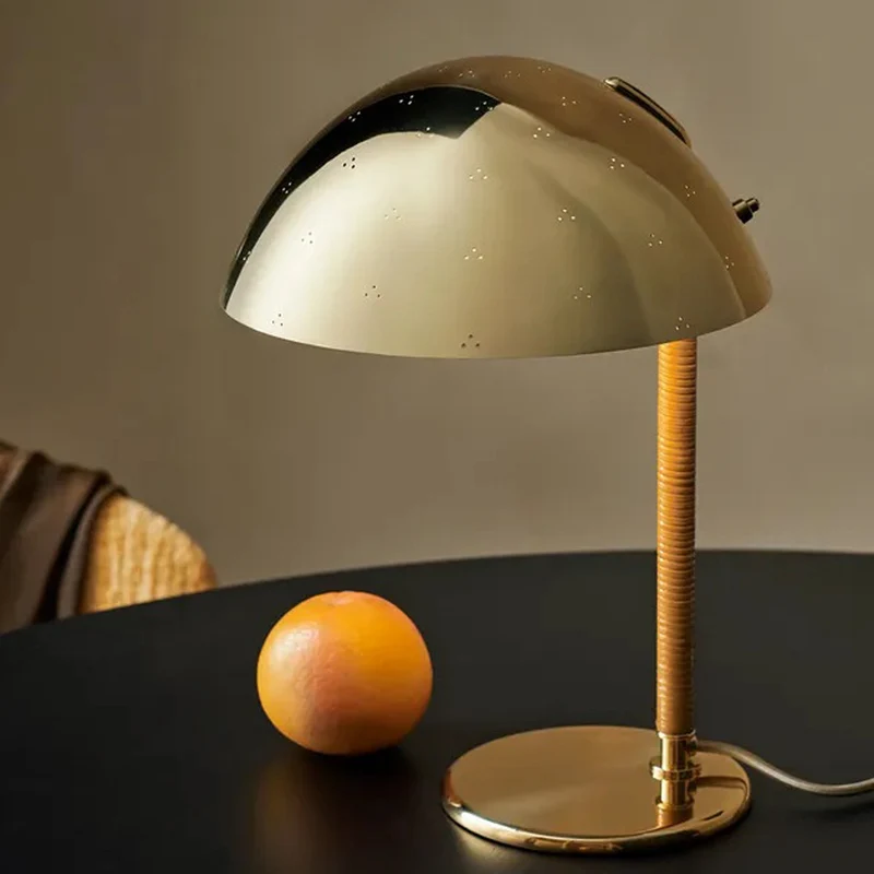 Gubi 9209 Table Lamp